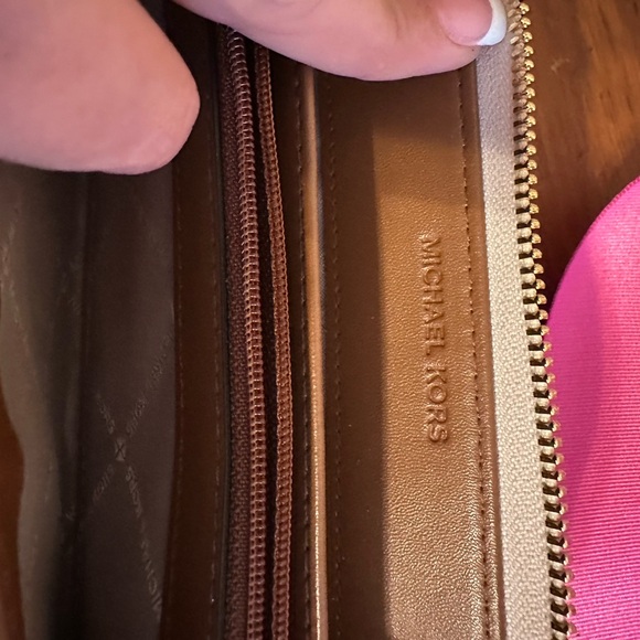 This is a Michael Kors wallet. Used once, practically brand new condition - Picture 5 of 8